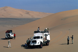 Weltweite Expeditionsreisen, Reisen mit Expeditionscharakter weltweit - Algerien - Rastplatz in den Sanddünen