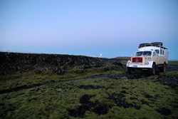 Weltweite Expeditionsreisen, Reisen mit Expeditionscharakter weltweit - Island - Maggi in der isländischen Abenddämmerung